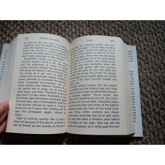 Trace  by Patricia Cornwell Large Print HCDJ 2004 Scarpetta Novel - Picture 16 of 16